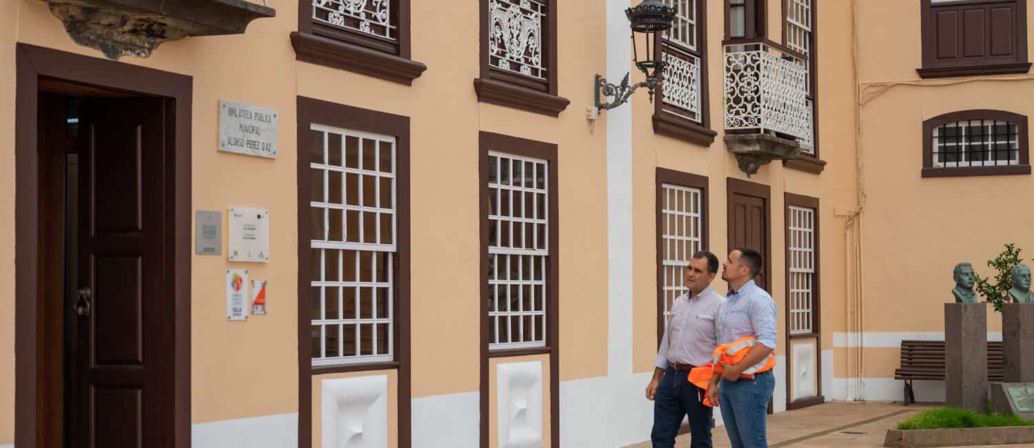 El Ayuntamiento de Villa de Mazo concluye las obras de pintado del CEIP Princesa Arecida y del Ayuntamiento