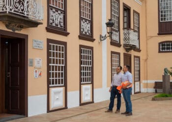 El Ayuntamiento de Villa de Mazo concluye las obras de pintado del CEIP Princesa Arecida y del Ayuntamiento