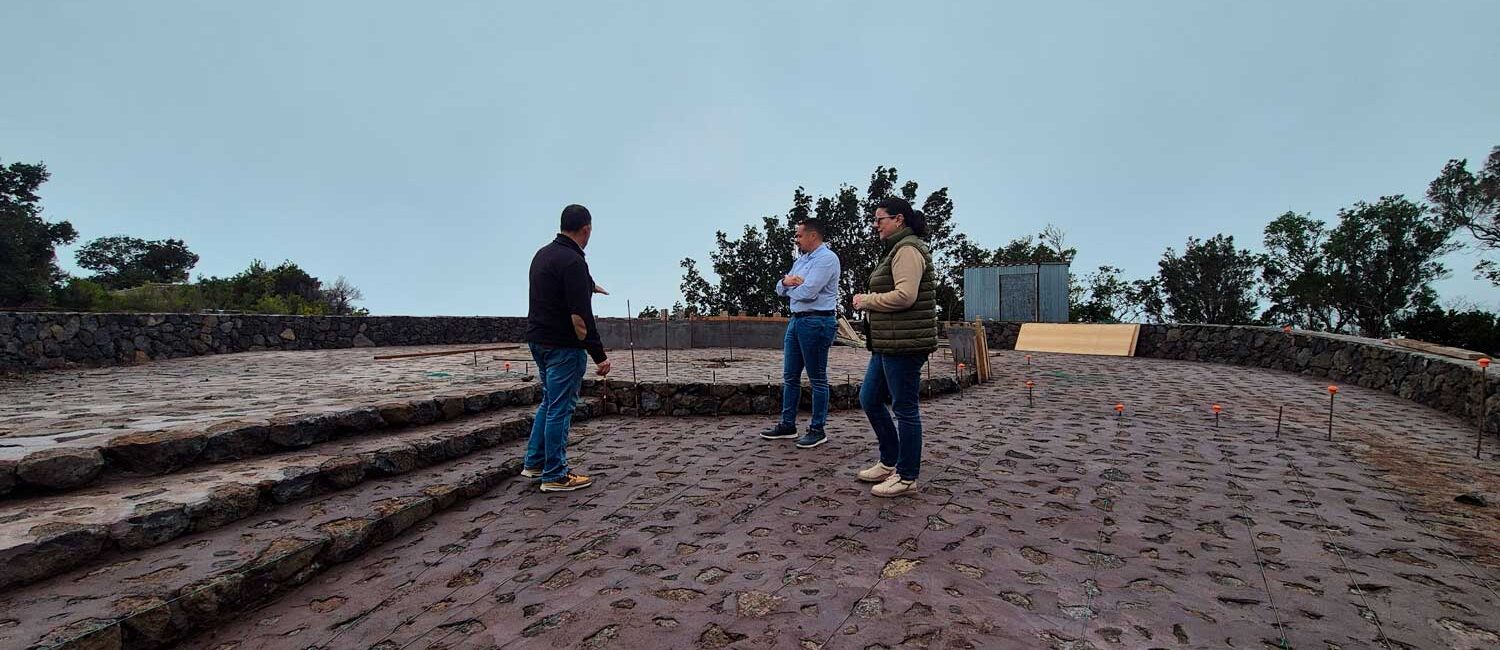 El Ayuntamiento de Villa de Mazo avanza en las obras de los miradores El Lomo y Montaña Las Toscas